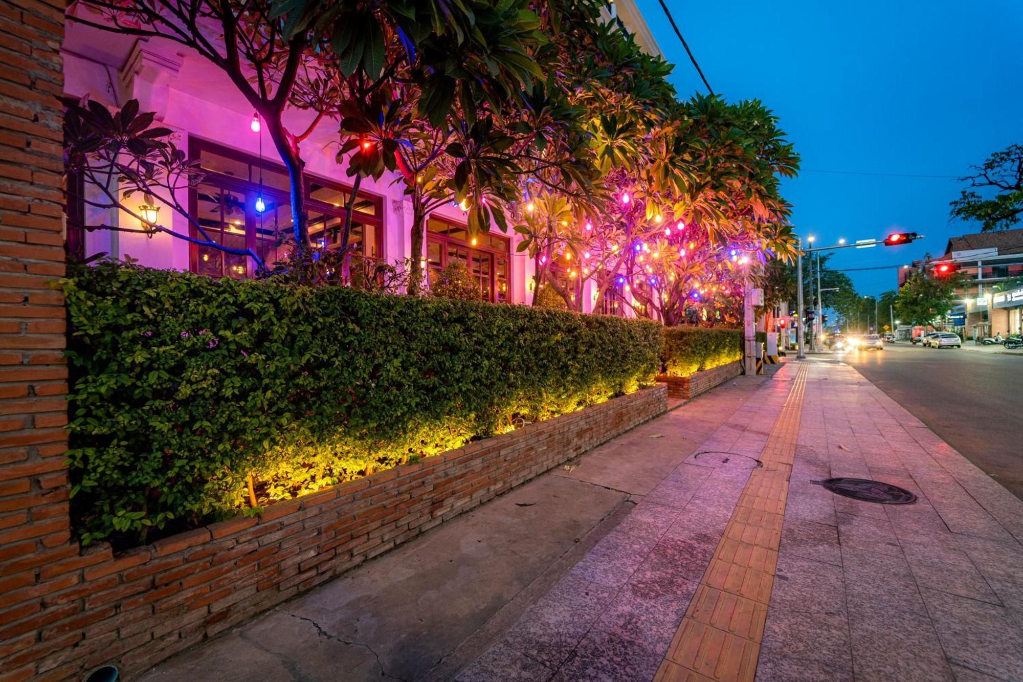 Royal Crown Hotel Siem Reap Exterior photo