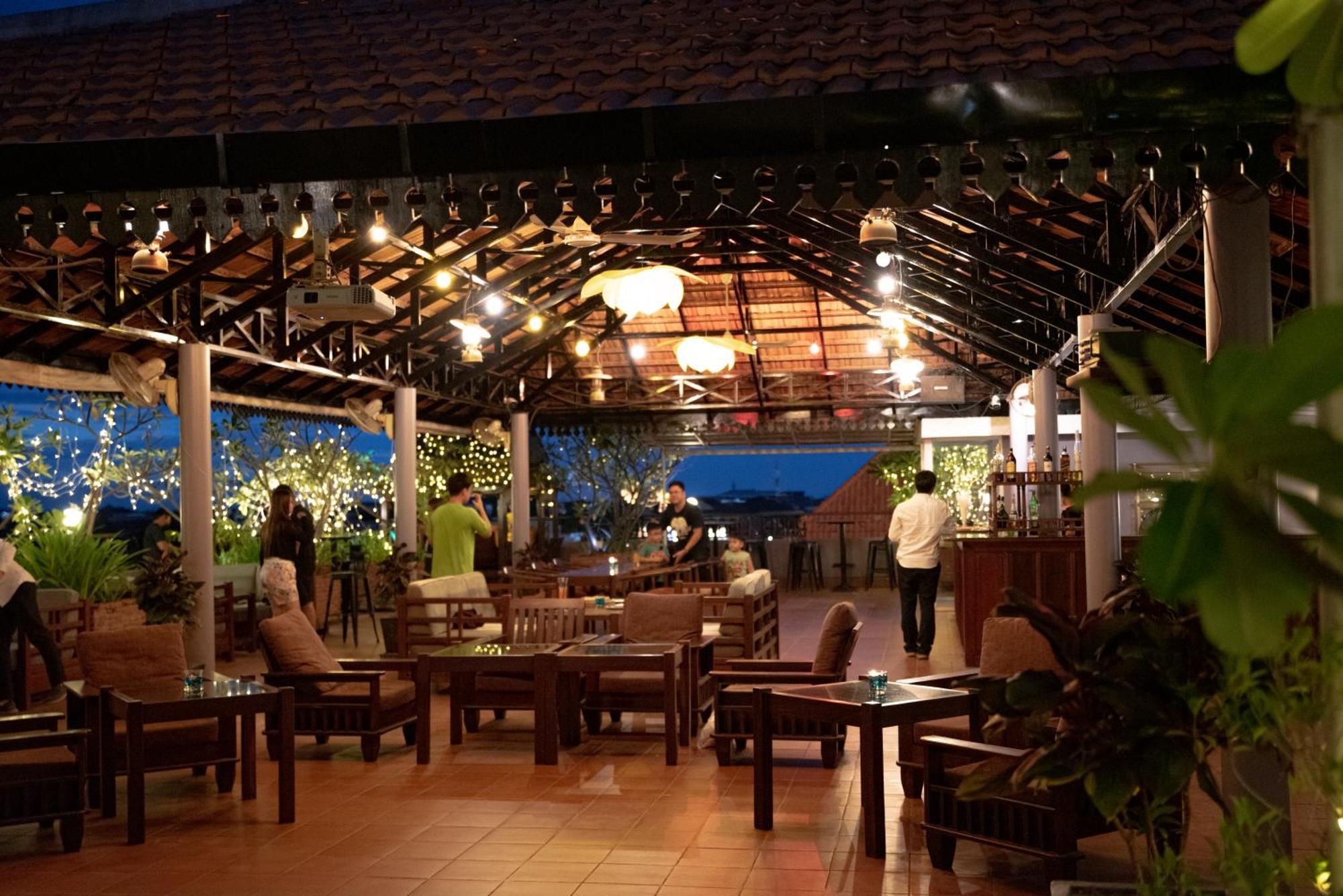 Royal Crown Hotel Siem Reap Exterior photo